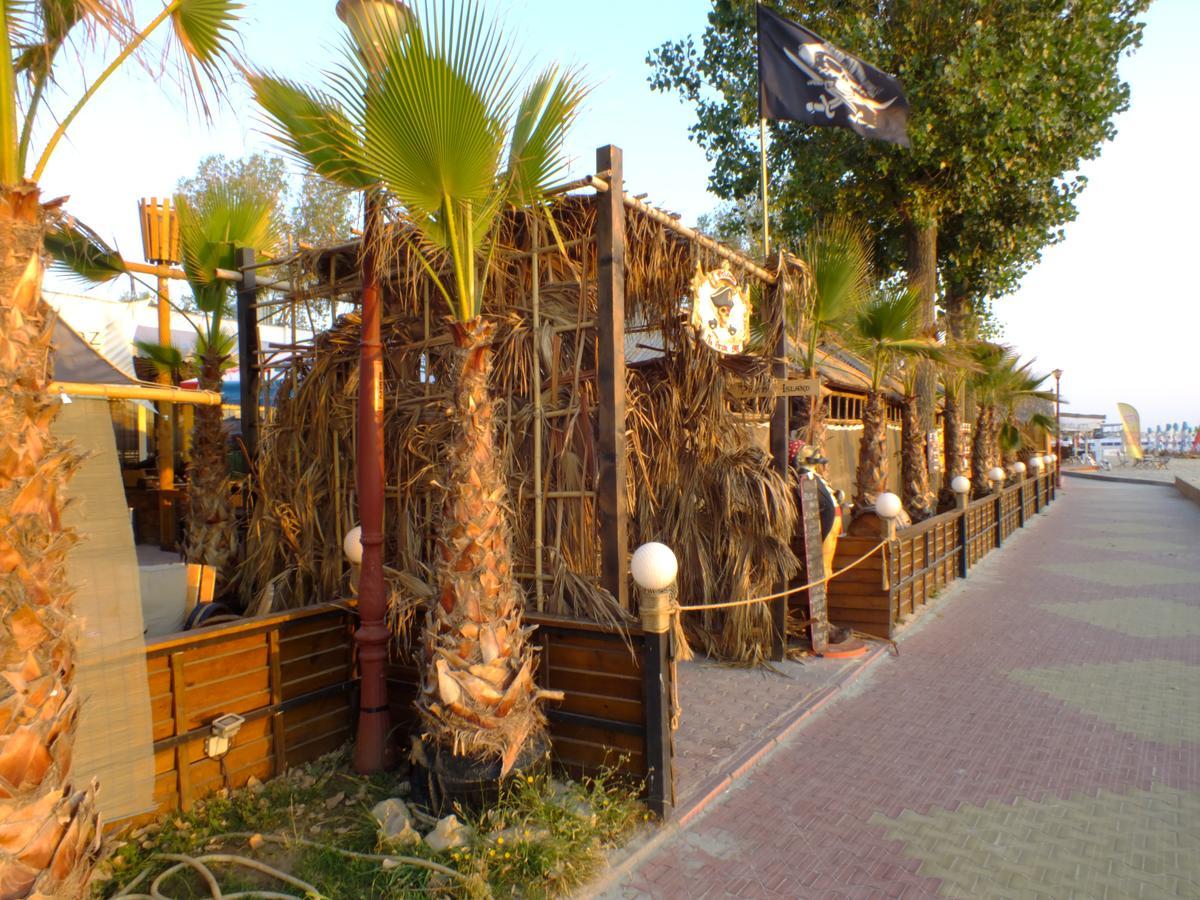 Bicaz - Pirates Resort Mamaia Exterior foto